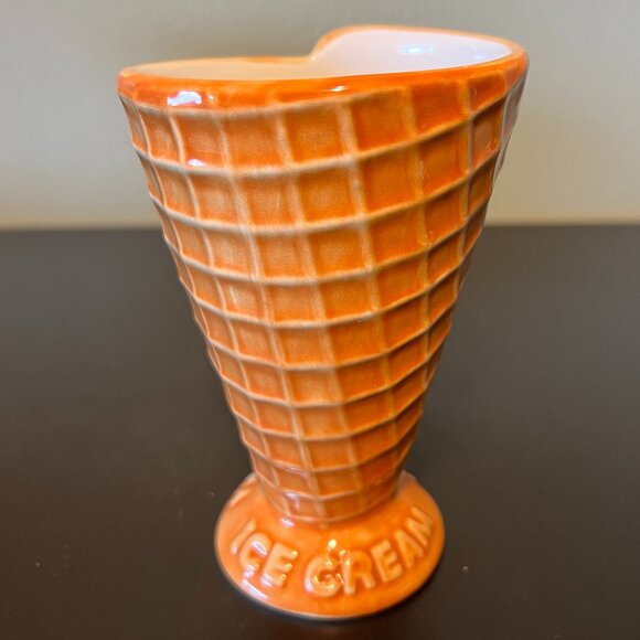 Set of 4 WILLIAMS-SONOMA Waffle Ice Cream Cone Shaped Embossed Serving Dishes 3D - Picture 3 of 11